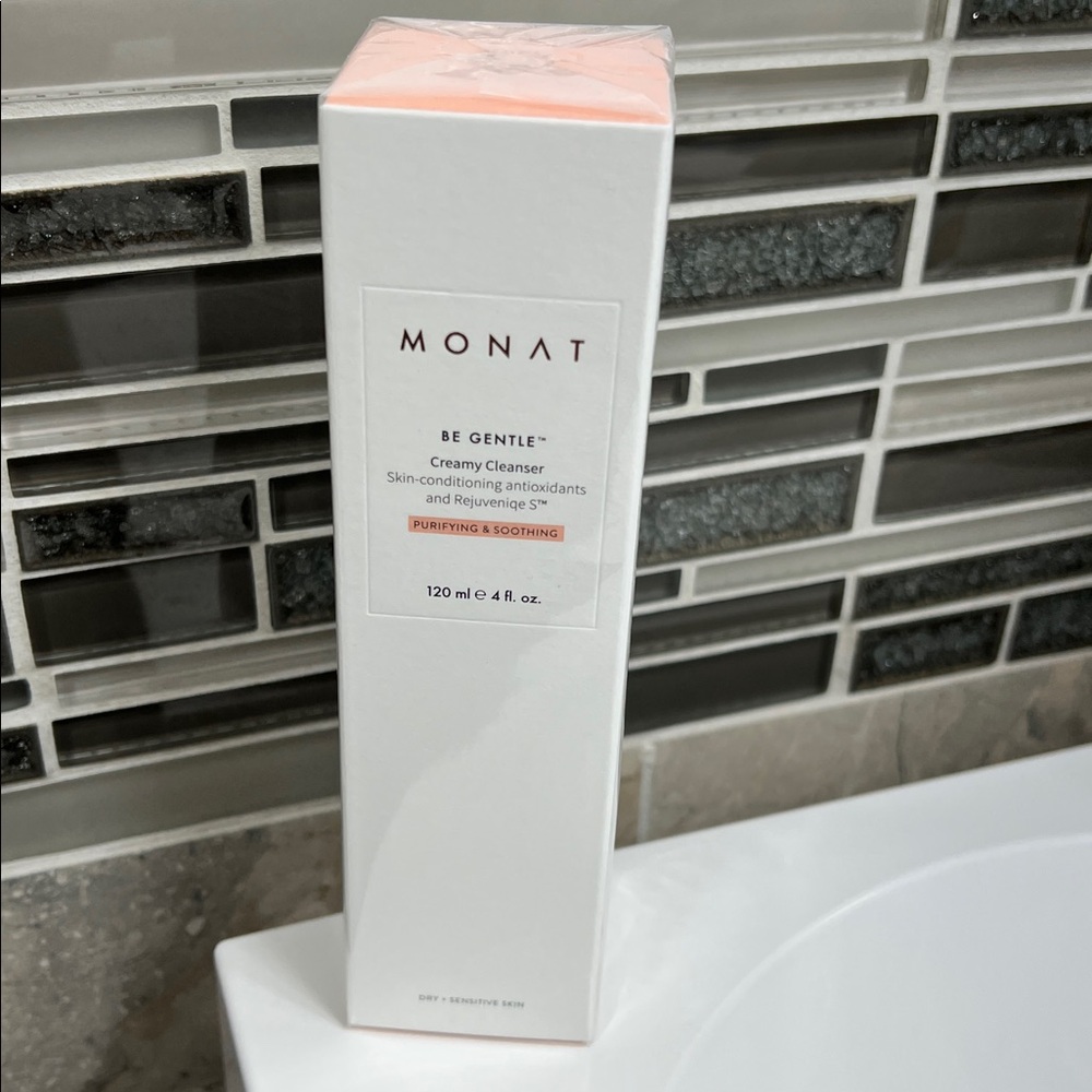 MONAT Be Gentle Creamy Cleanser - White